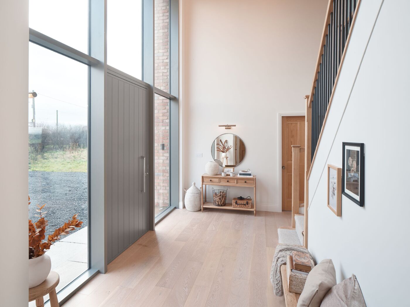 We recommend a door closer to reduce shuddering when the door is shut