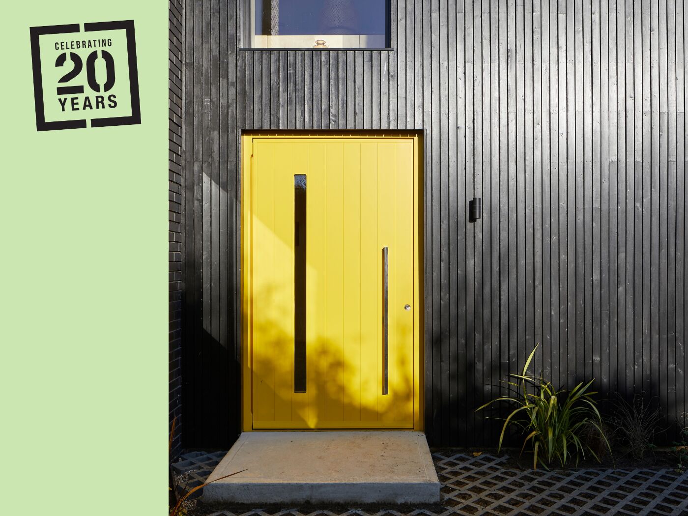 Property 'Flint' with an Urban Front Terano V door in RAL 1021.