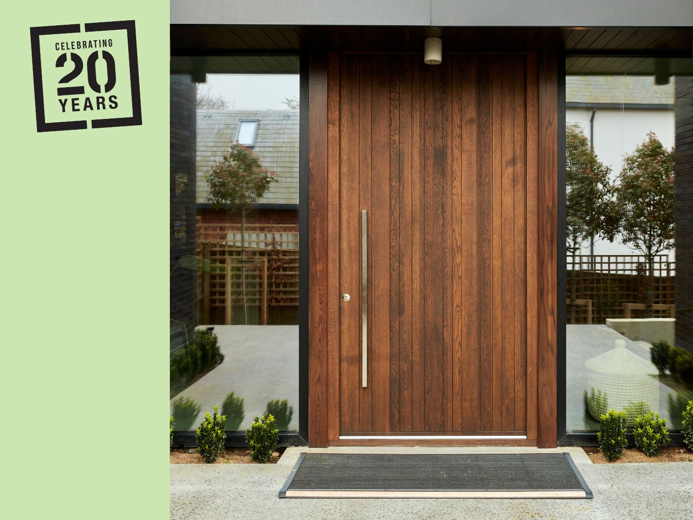 Property 'Hydra' with an Urban Front Rondo V door in oak finished with walnut oil.