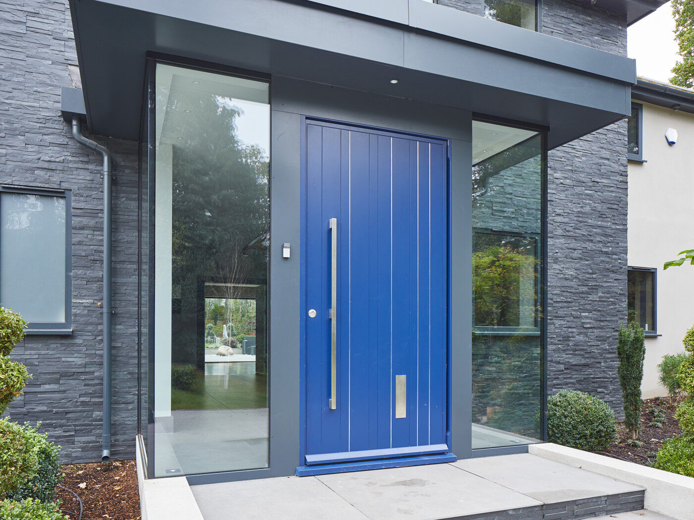 this glass box entrance certainly creates an attractive result