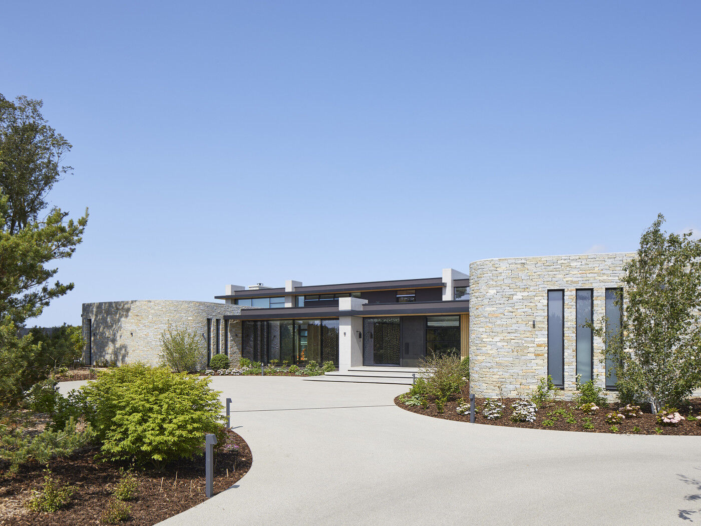 A carefully designed and landscaped driveway can make the entrance before you get near the house
