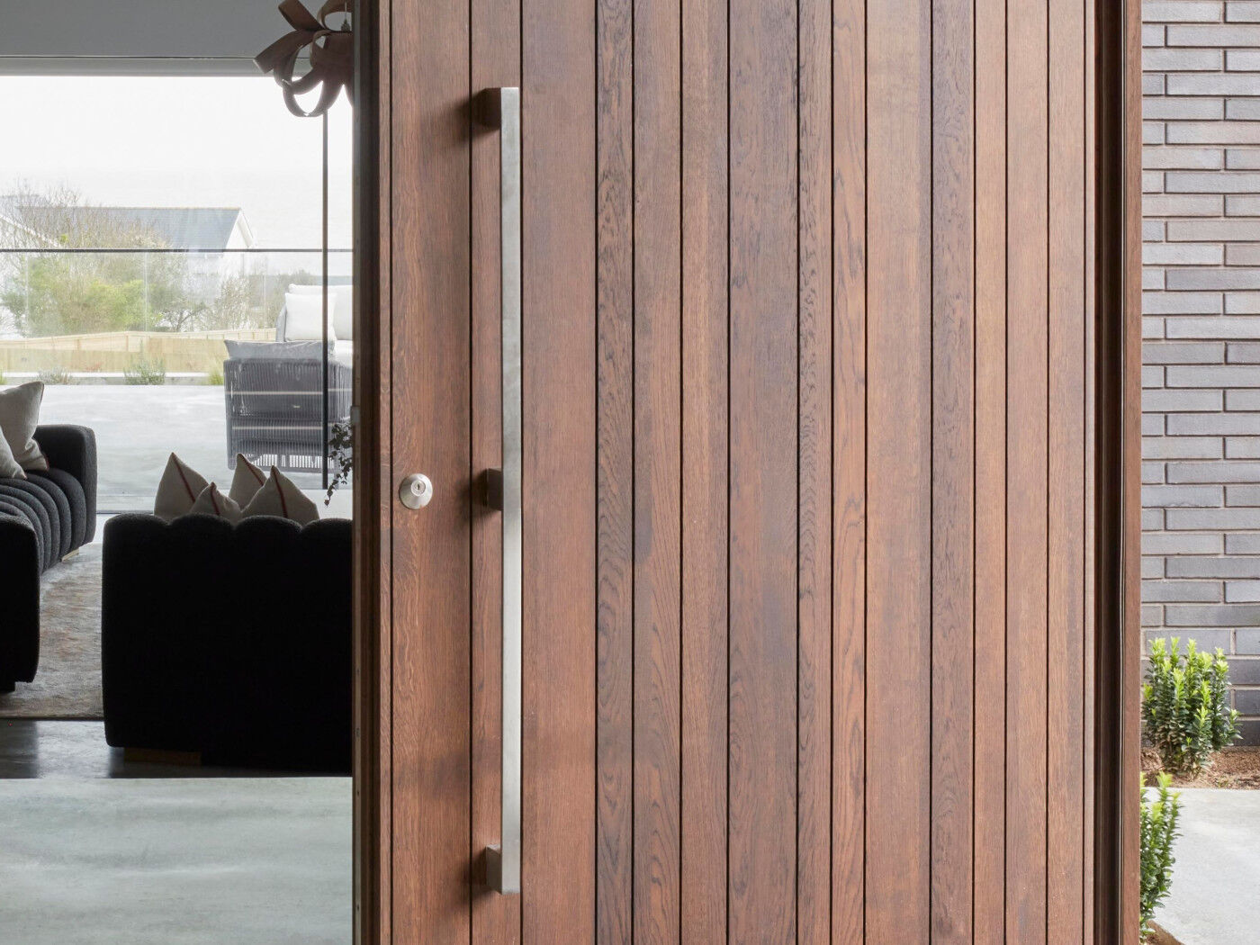 7 reasons to choose a hardwood door header image website