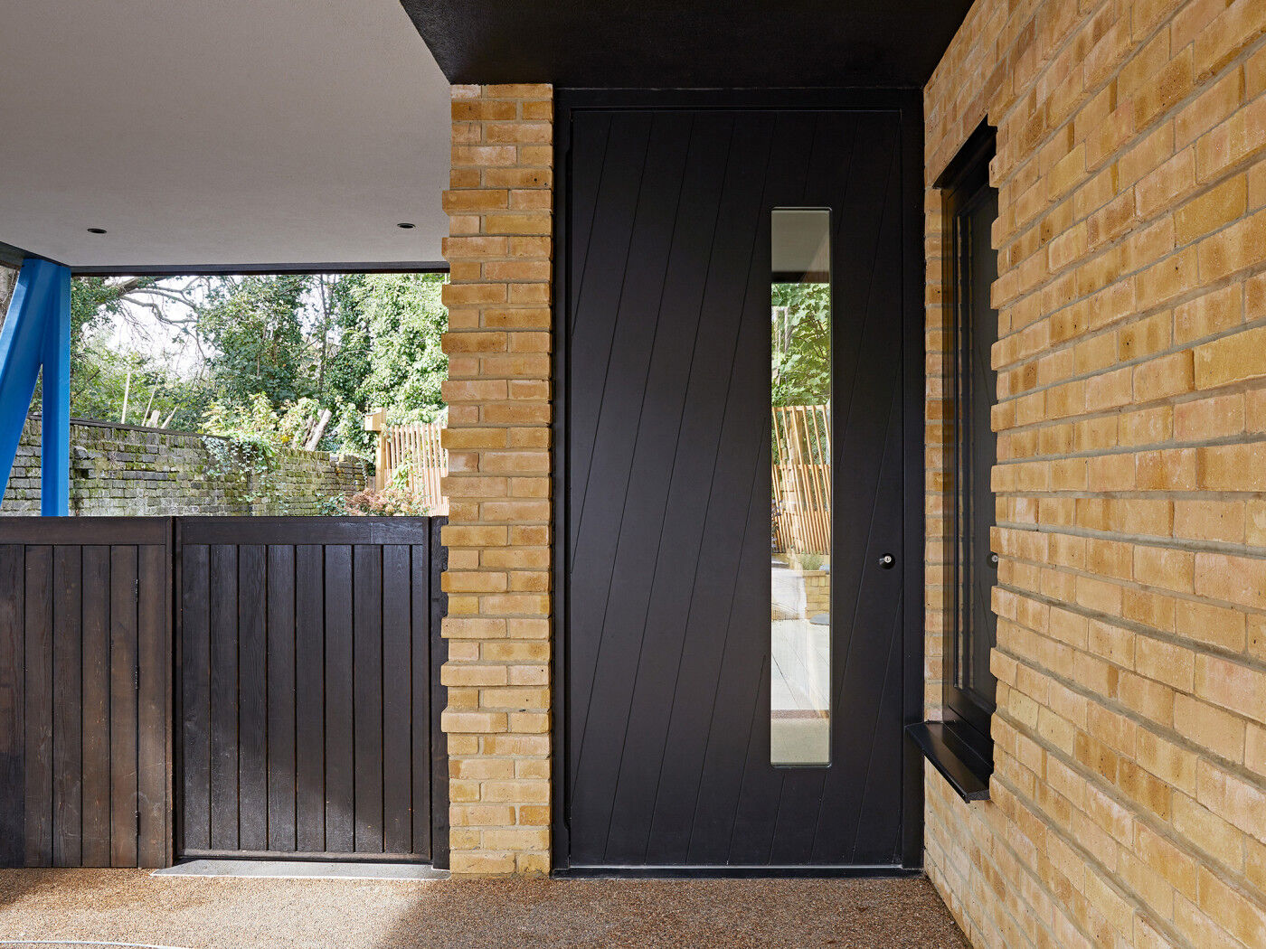 A modified version of our "Terano" design, this painted black door makes a strong first impression