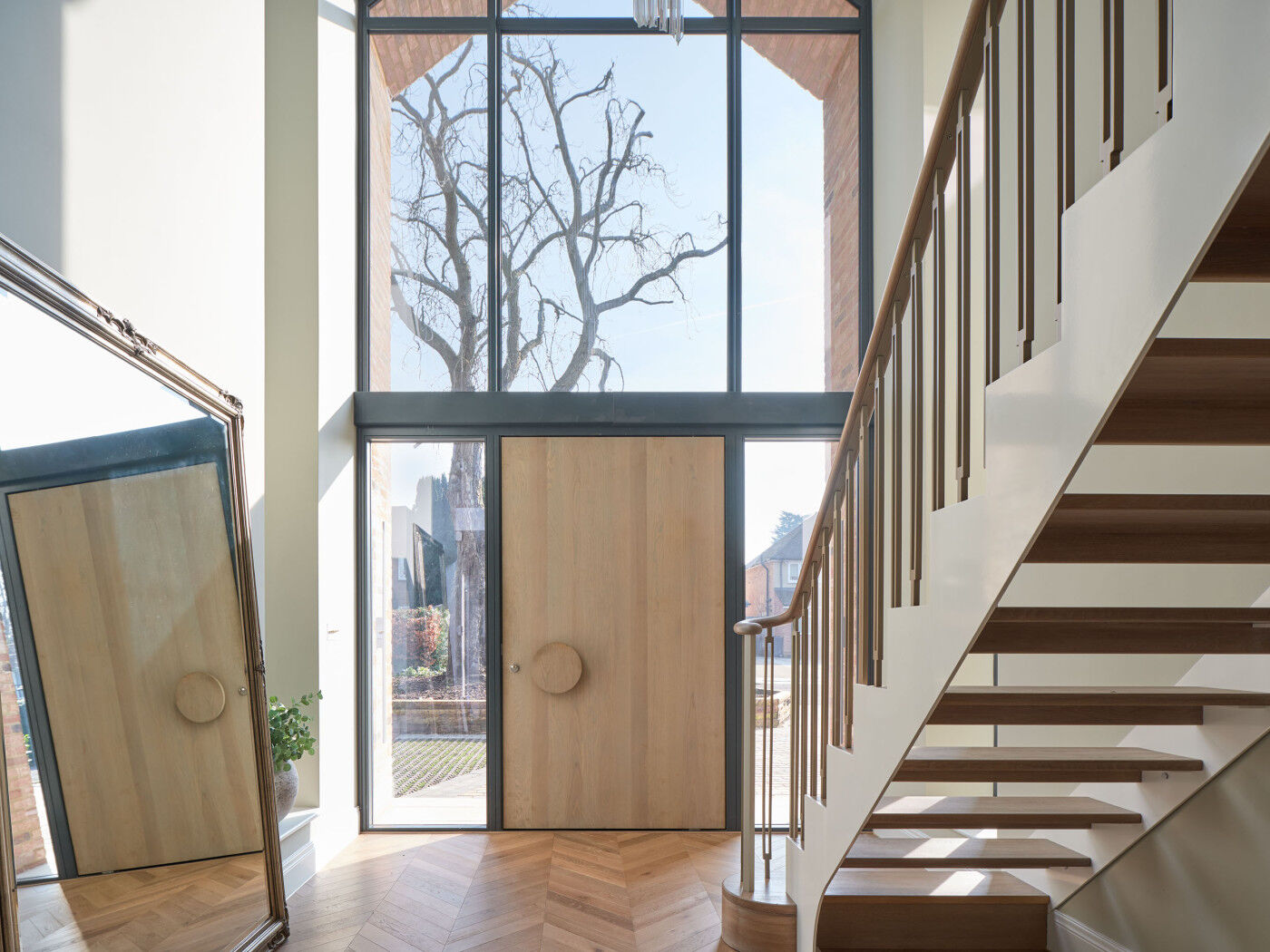Oiled oak and the perfect circular of the Luna handle framed by the glazing