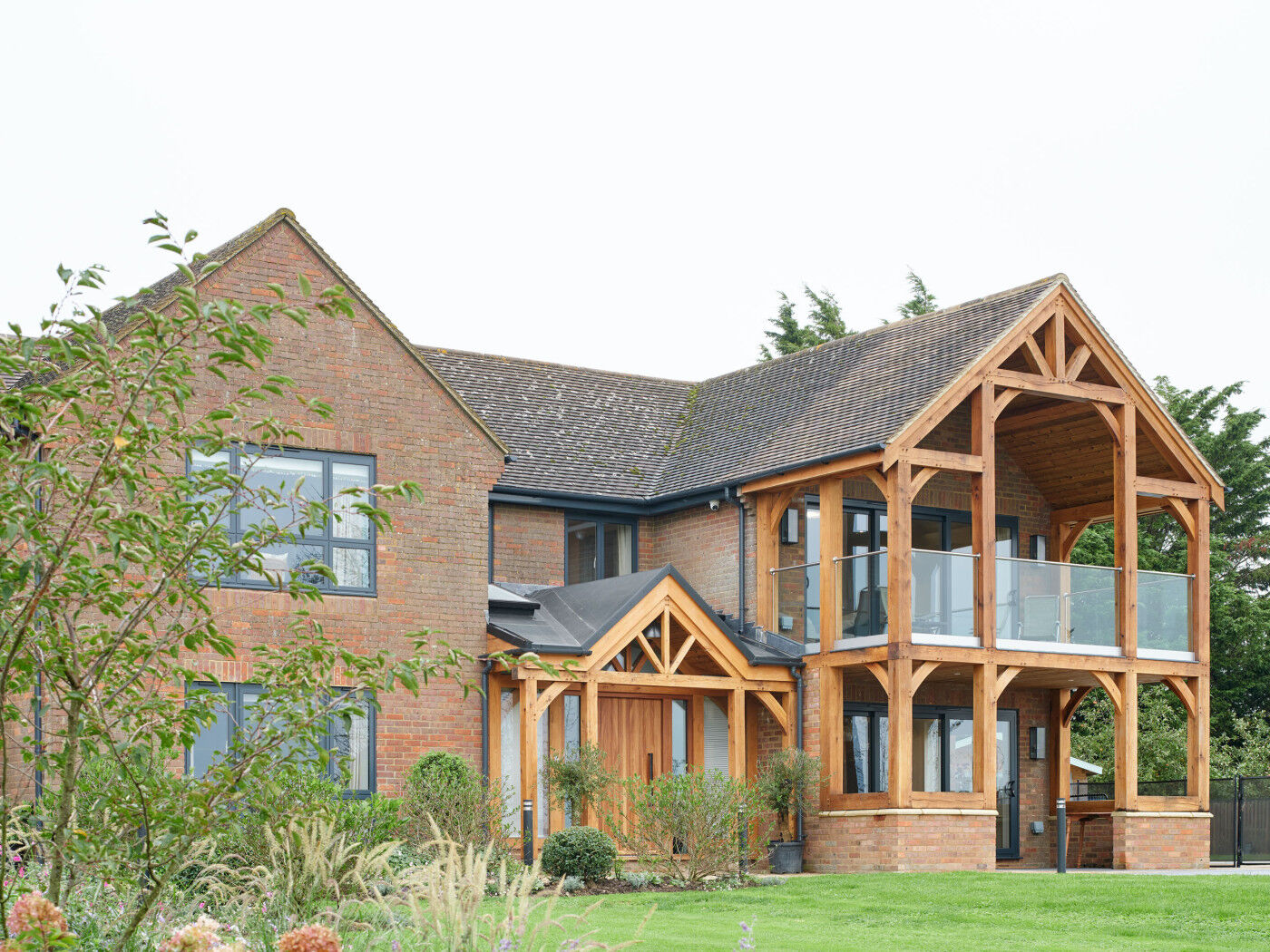 Rondo V in iroko stands out in this stunning renovation project