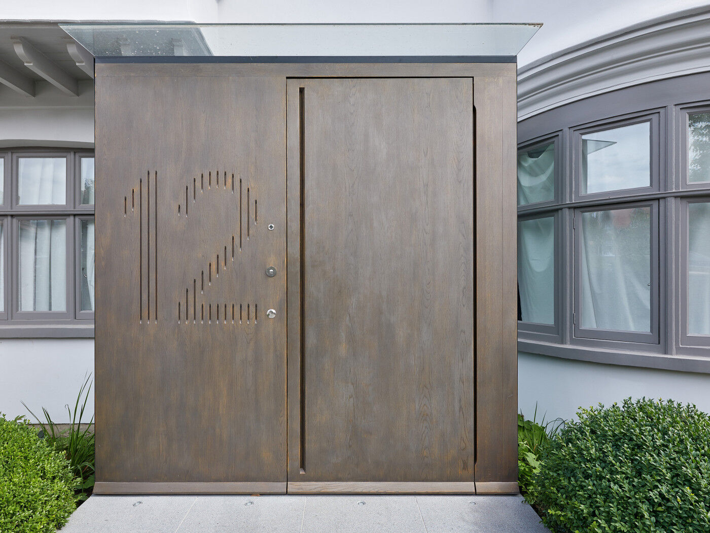 This is a definite candidate for ‘not following the crowd with a sleek concealed handle 