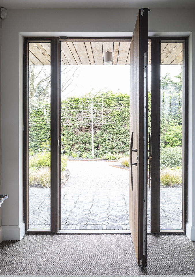 Handles should be fixed back to back