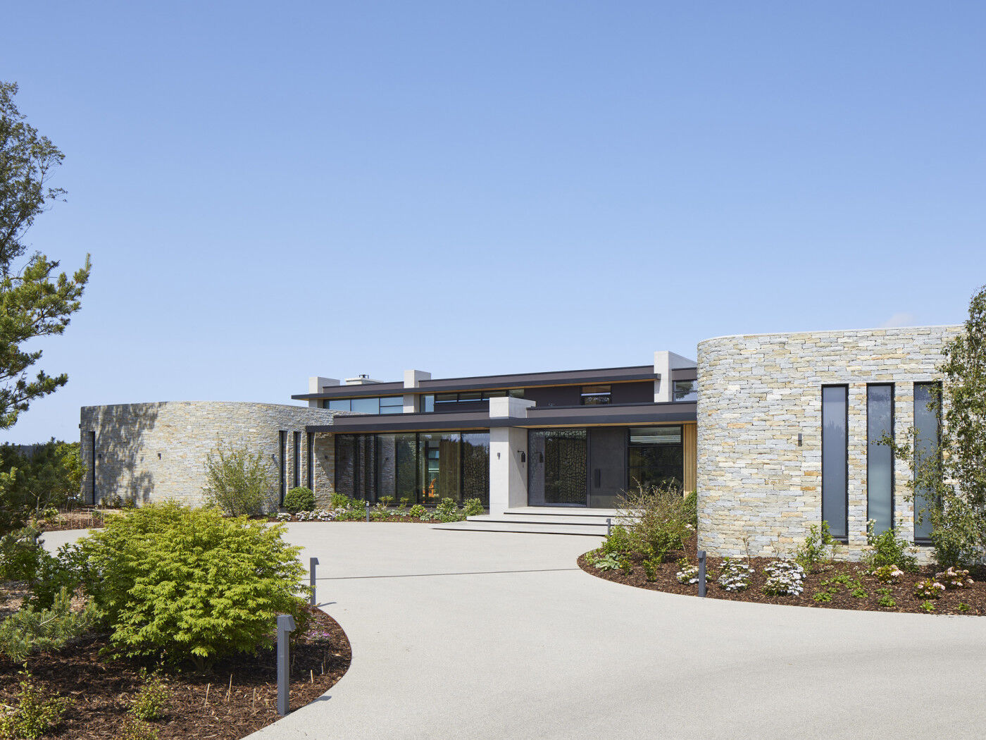 Make Your Driveway Look More Expensive 4