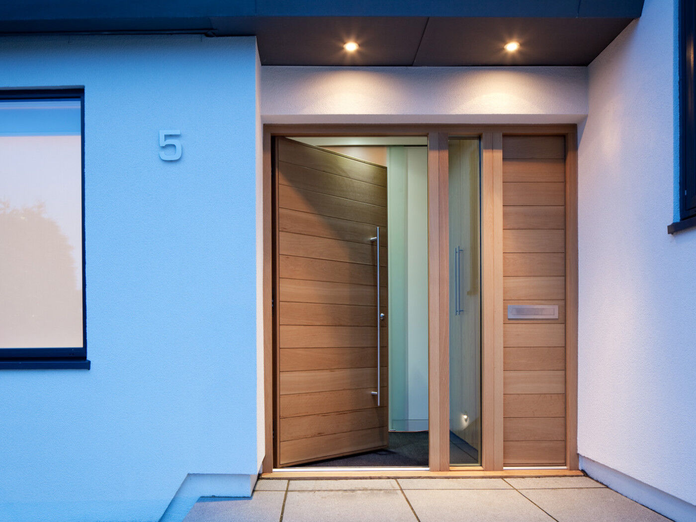 example of letterplate in a side panel