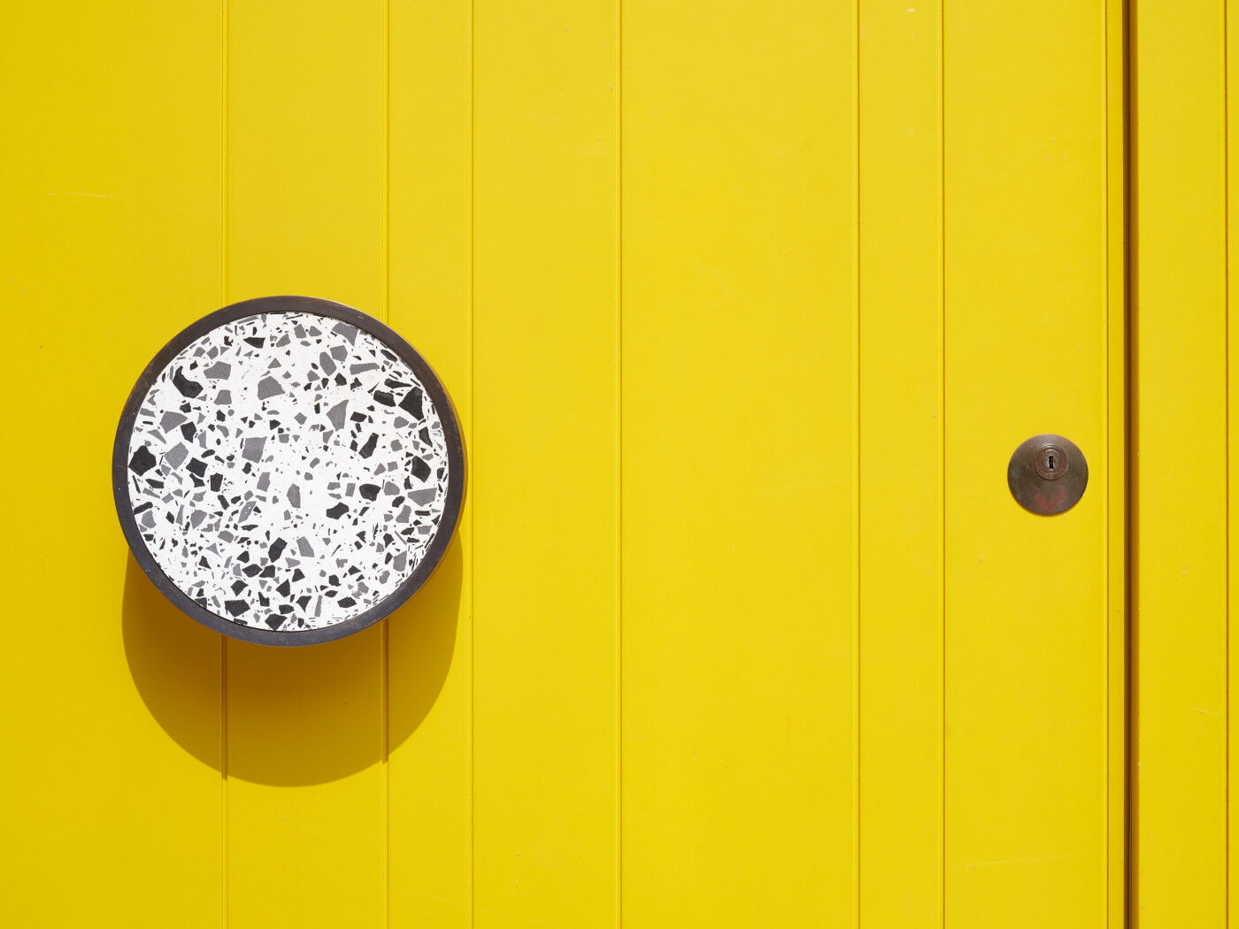 This bespoke handle is the perfect finishing touch for this bright door