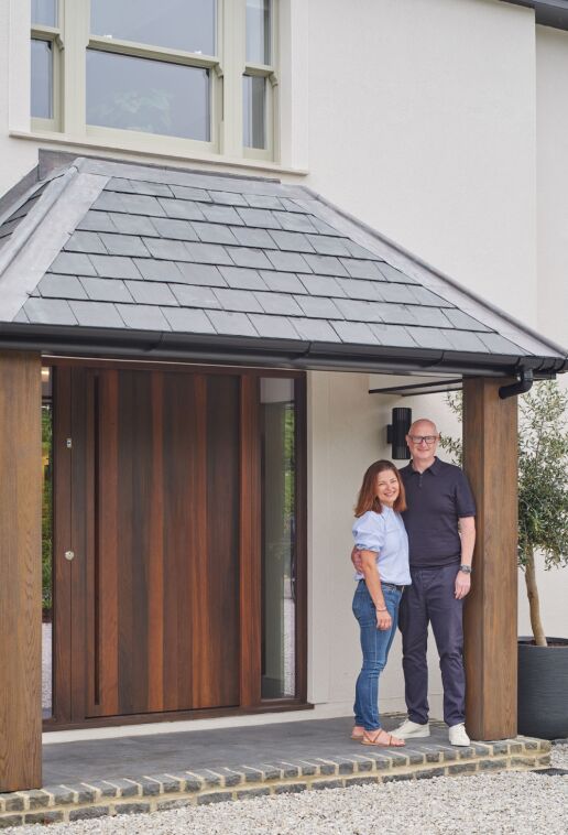 Portrait JoJustin by door