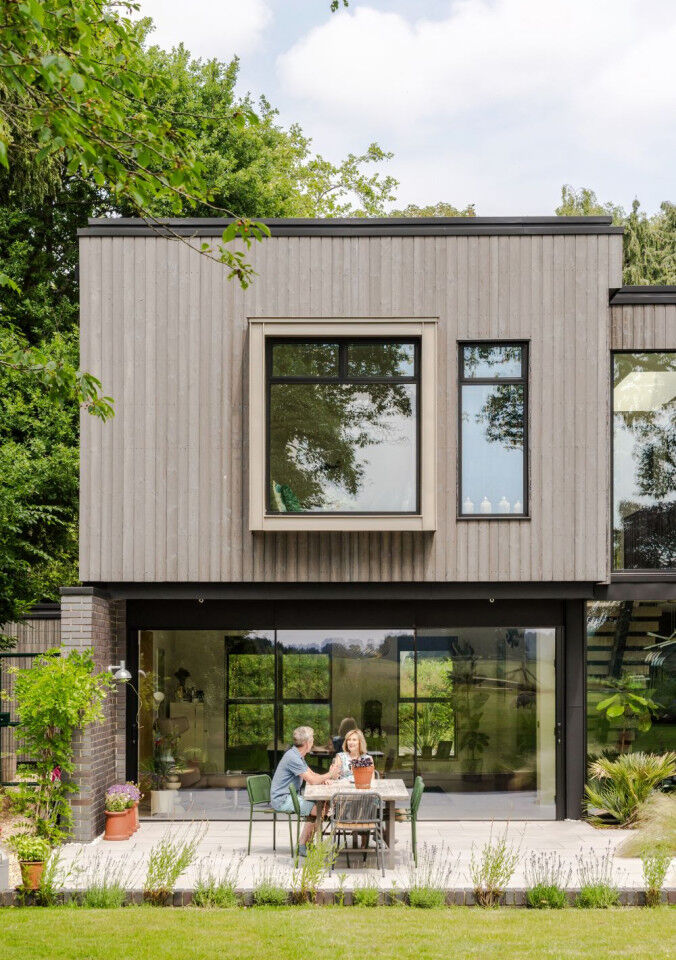 Portrait_couple patio table_Hazels