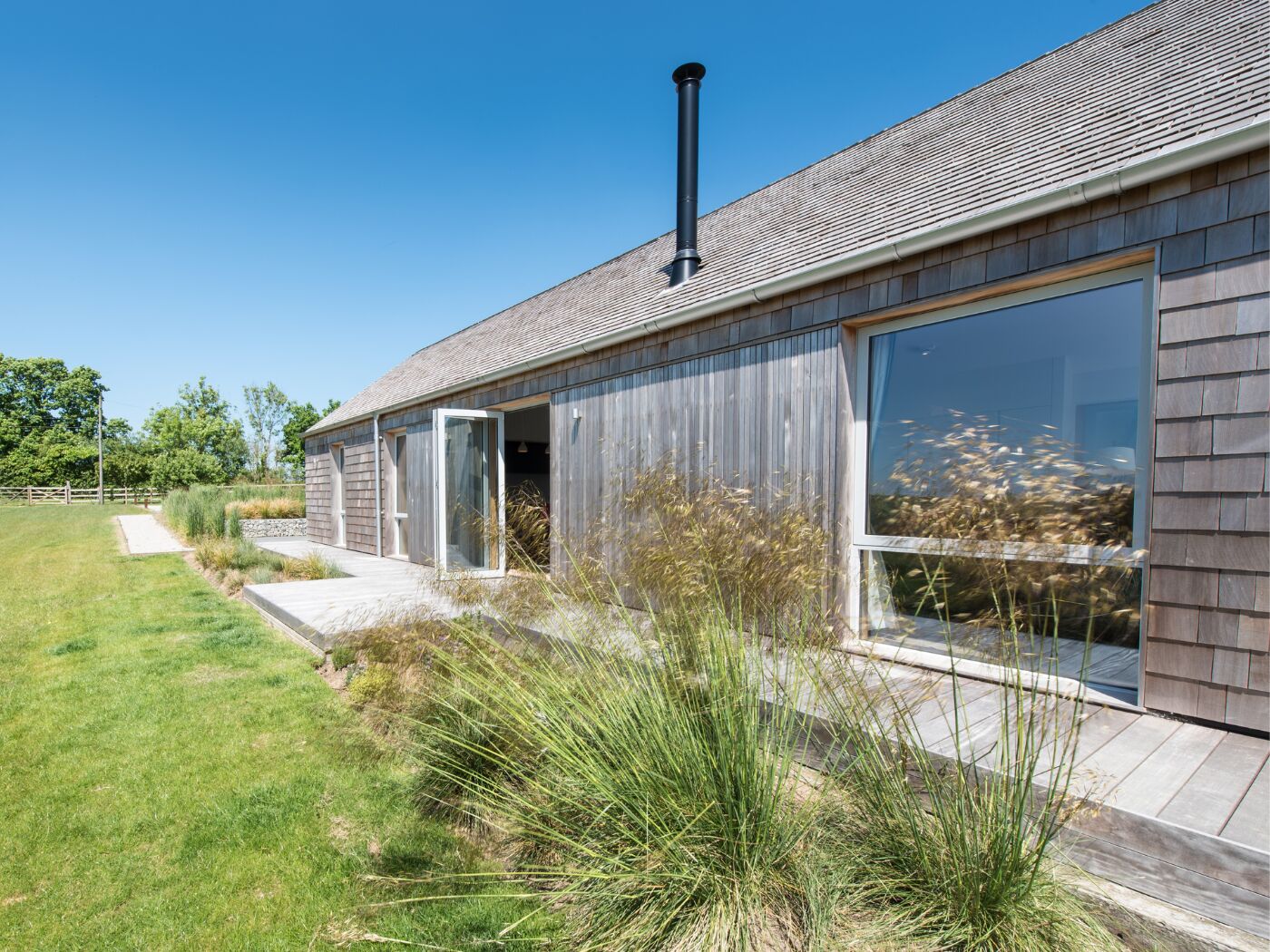 Landscape_side of house from garden
