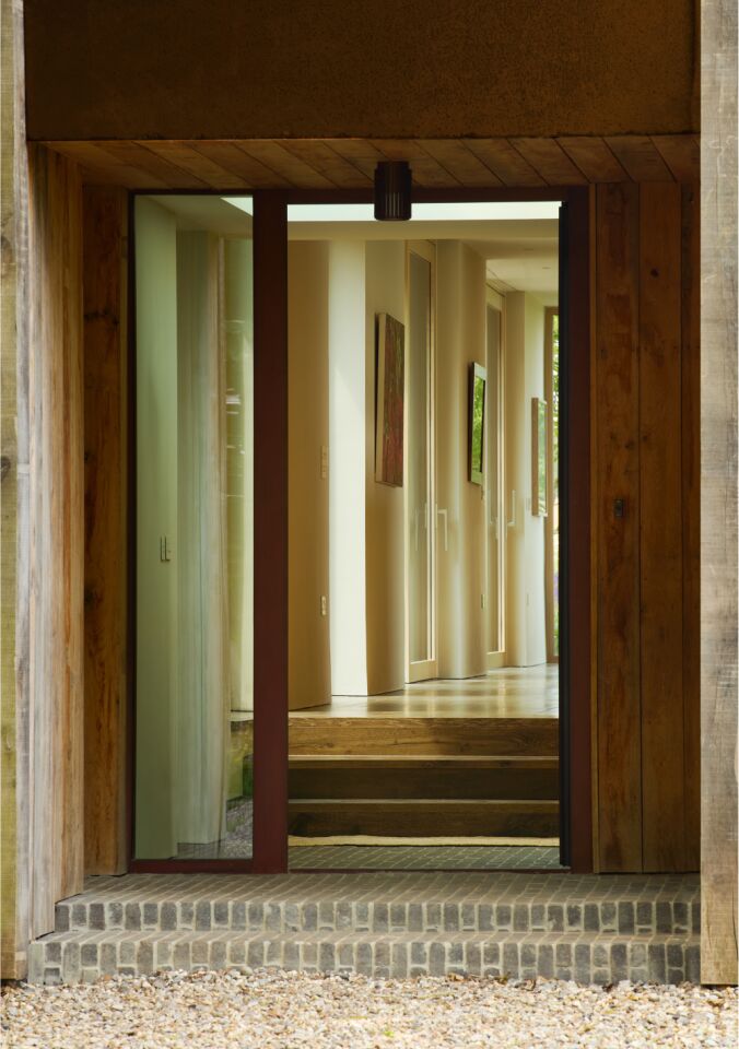 Portrait_close up door open