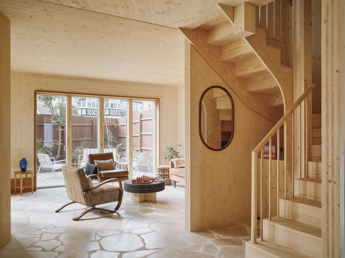 Landscape lounge with stairs