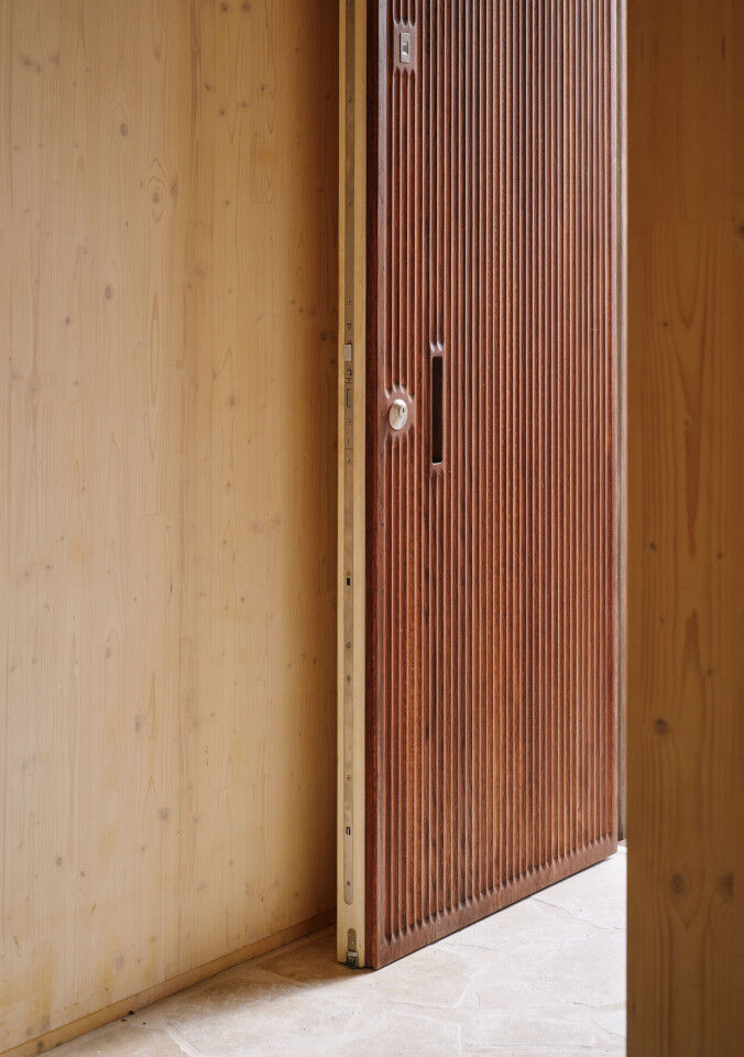 Portrait door detail