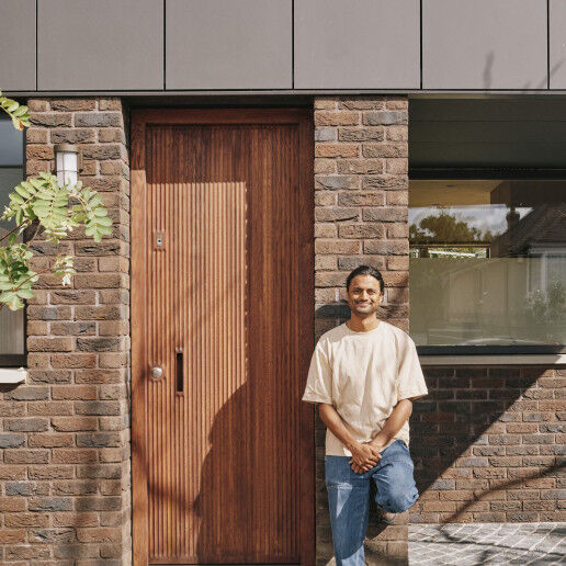 Portrait Sebastian and door
