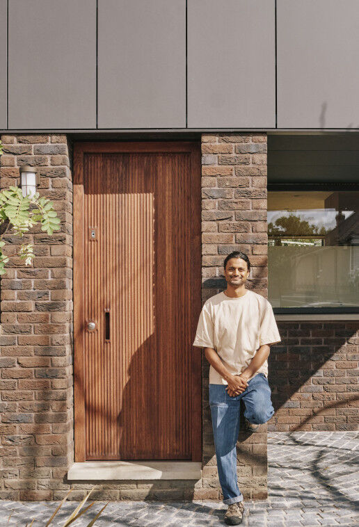 Portrait Sebastian and door
