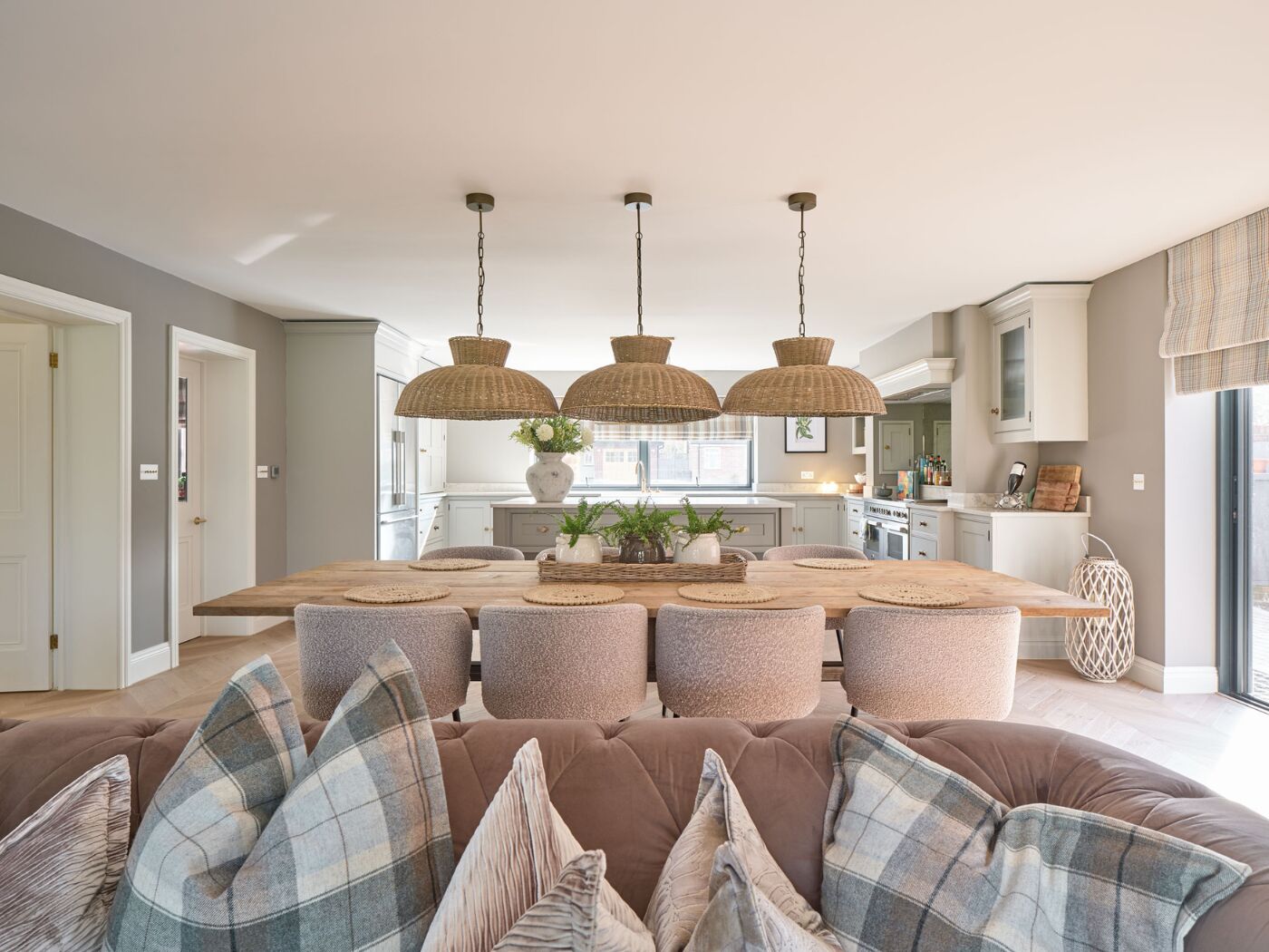 Living area_Barn with luna handle