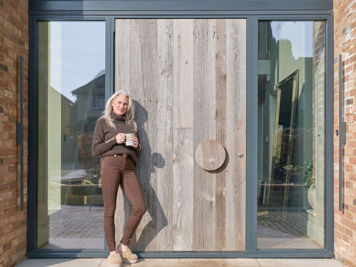 Barn with Luna handle Jacqueline with her door