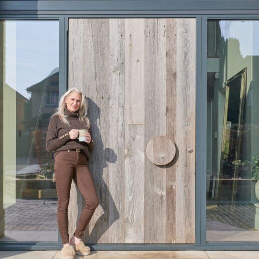 Barn with Luna handle Jacqueline with her door