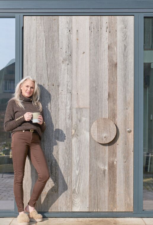 Barn with Luna handle Jacqueline with her door