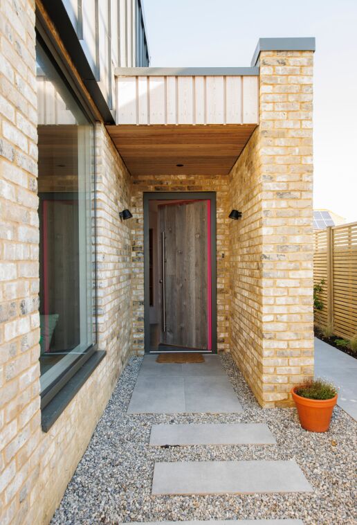 Portrait Iona front door