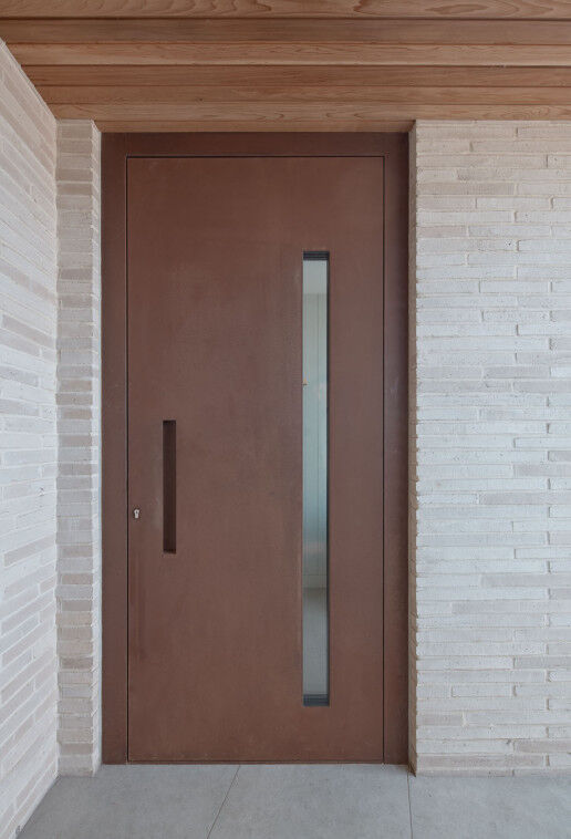 Terano in steel with concealed handle 