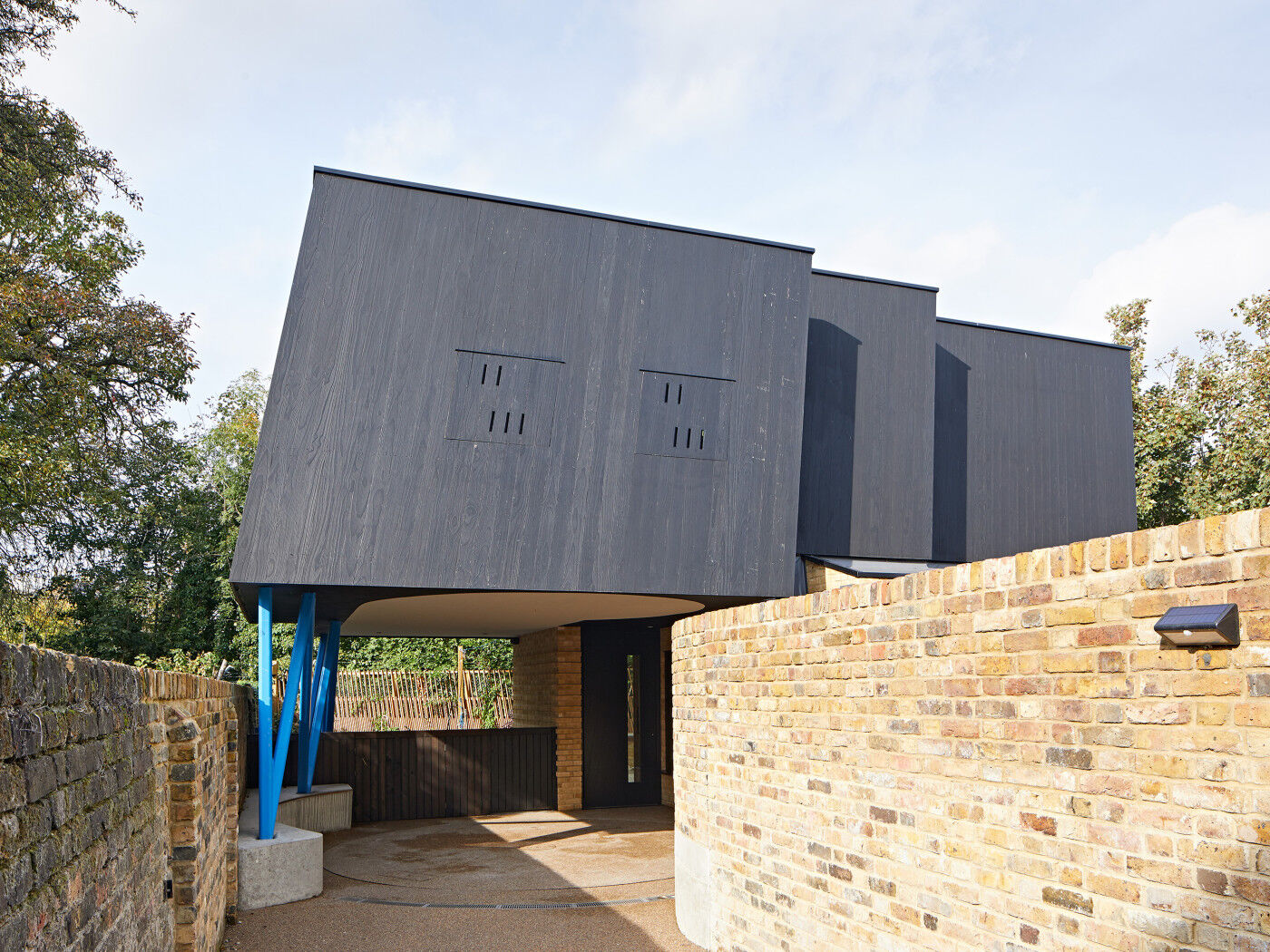 This unusual and fabulously contemporary design features our Terano black front door tucked away almost out of view