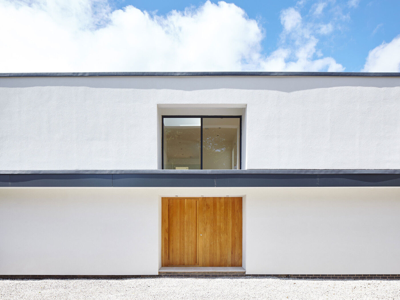 A sleek and simple minimalist house style with Urban Front's Porto doorset