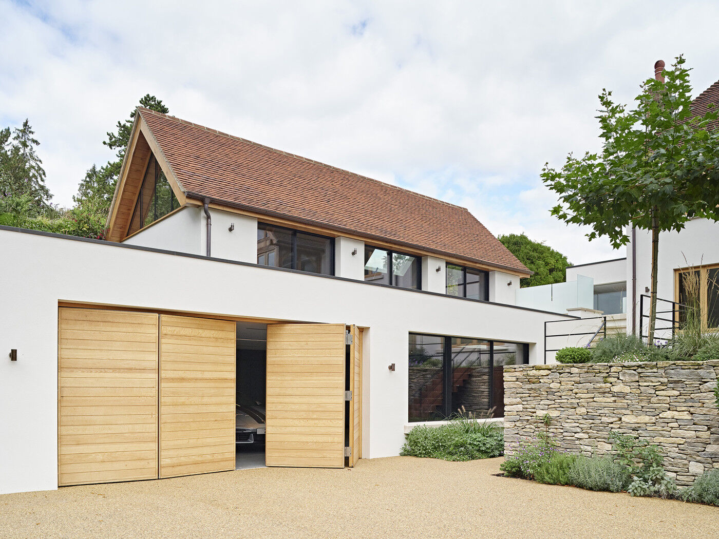 With automated opening for maximum convenience