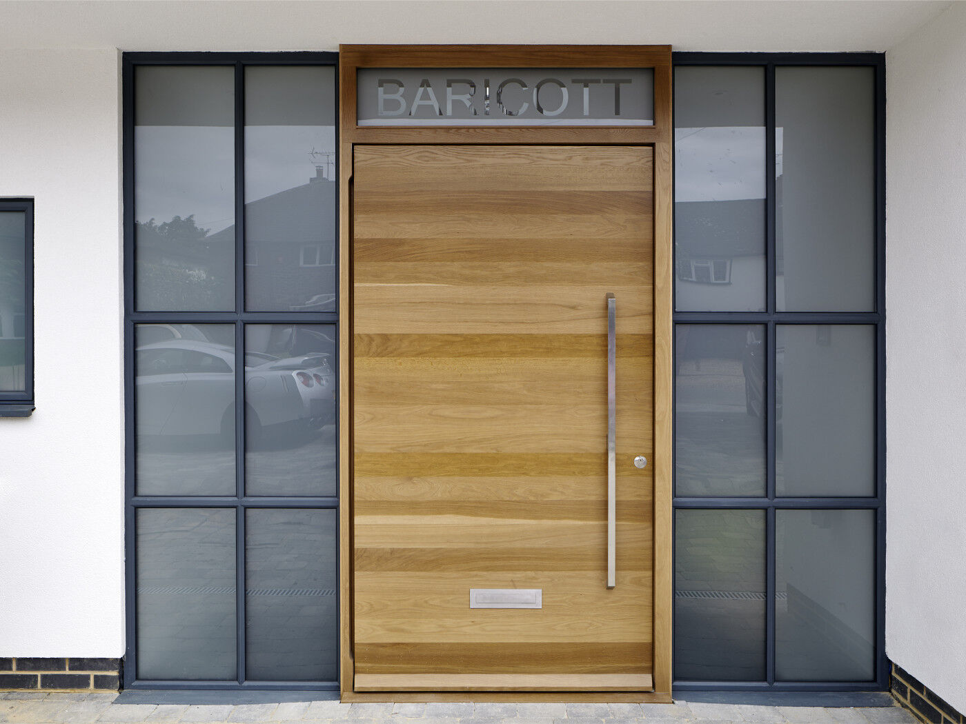 Raw Pivot doorset in European Oak with Option 11a handle