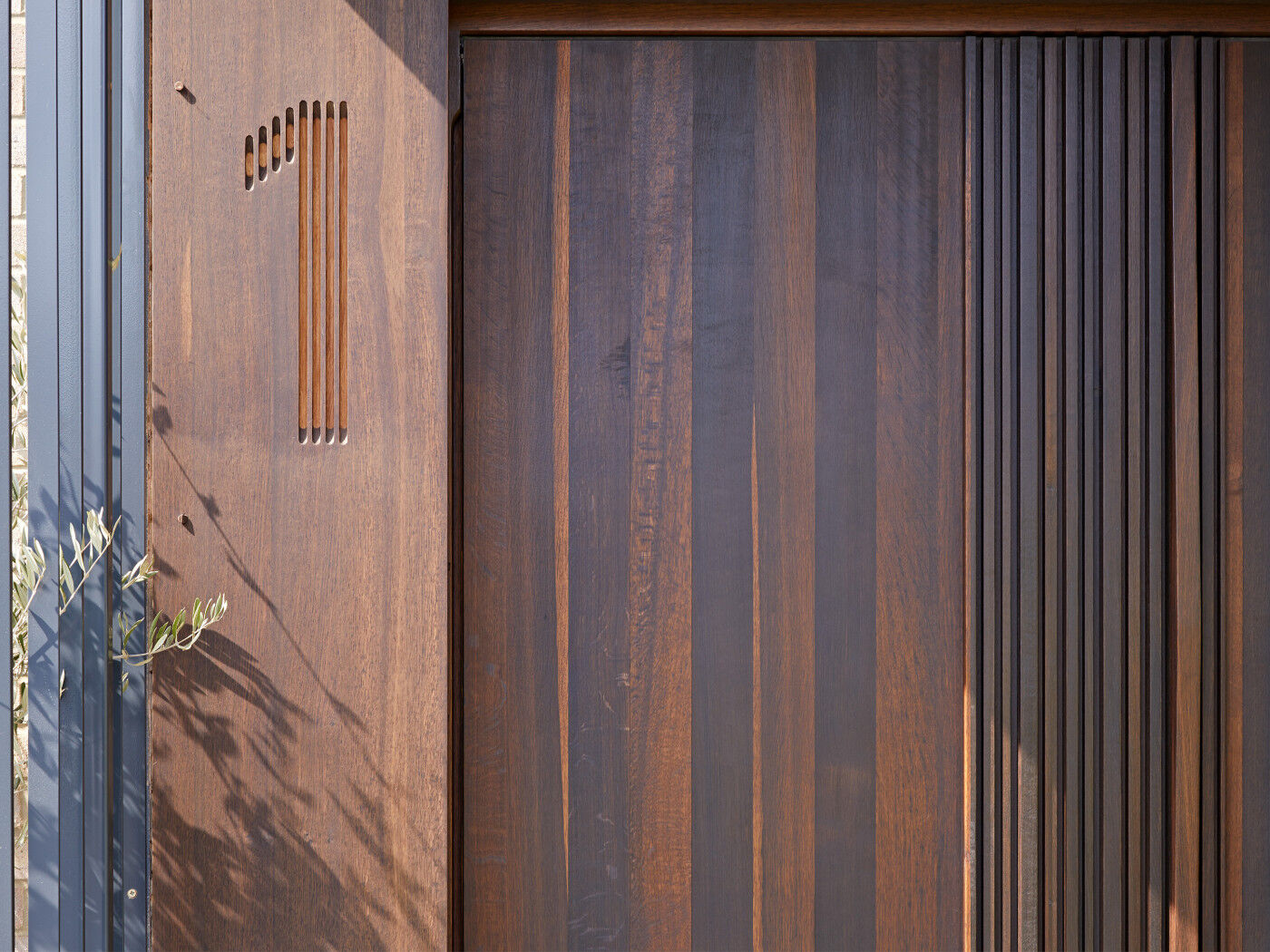 bari with etched number detail