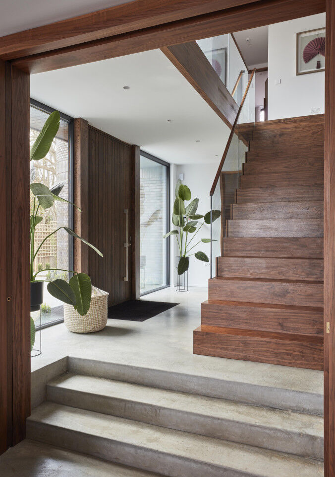 Rondo V Walnut TG designer option 11 Urban front