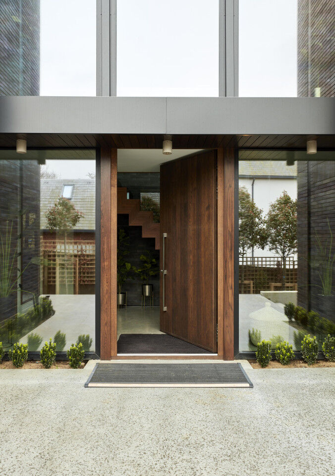 Rondo V Walnut TG designer option 11 Urban Front