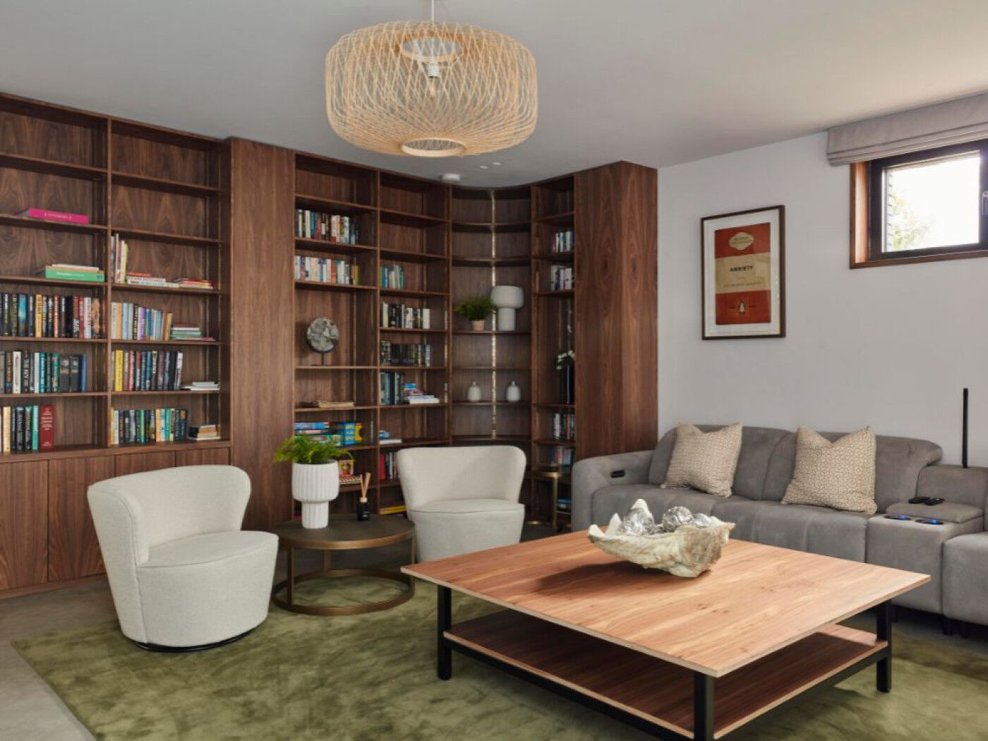 Rondo V in Walnut with option 11 handle case study 14