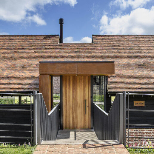 Urban Front's Rondo V front door in iroko sets off the entrance to this incredible modern rebuild