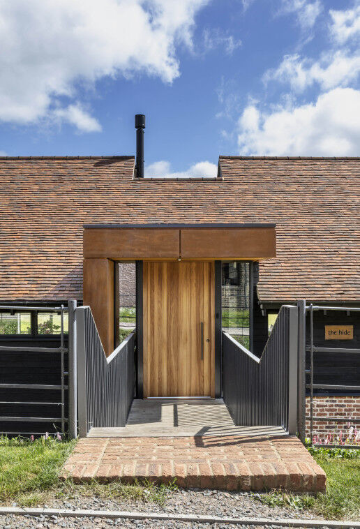 Urban Front's Rondo V front door in iroko sets off the entrance to this incredible modern rebuild