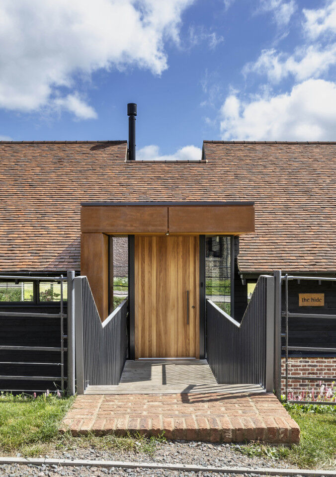Urban Front's Rondo V front door in iroko sets off the entrance to this incredible modern rebuild