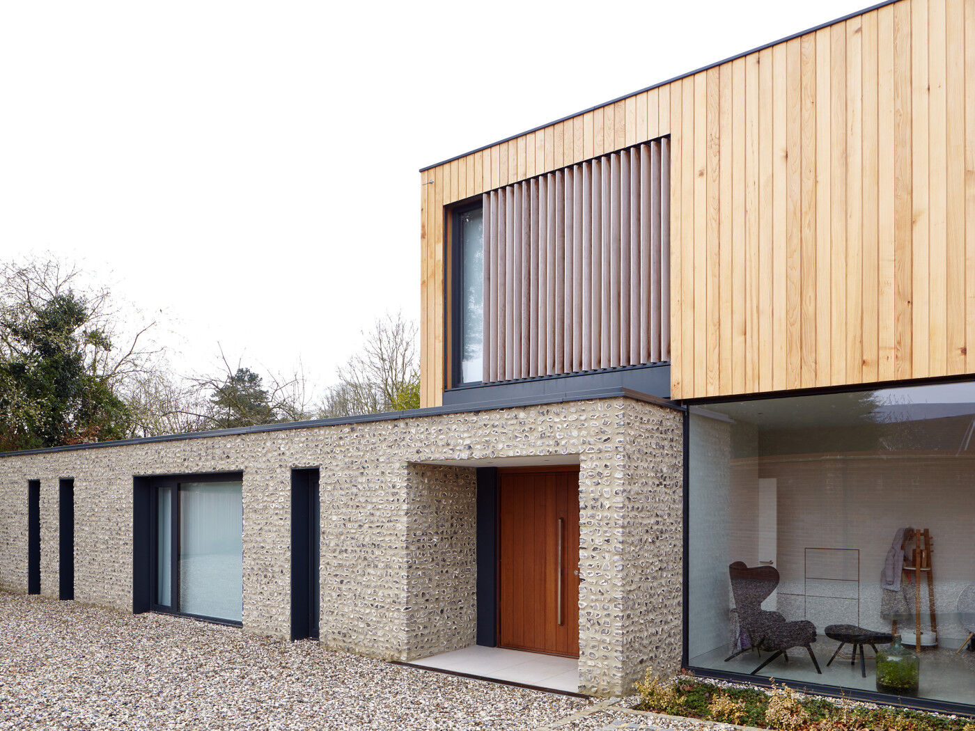 The iroko beauty has a pivot opening