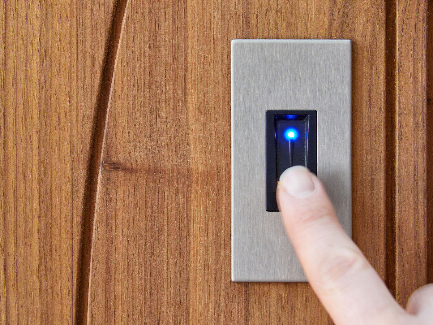 Finger print entry allows up to 100 finger prints to be entered