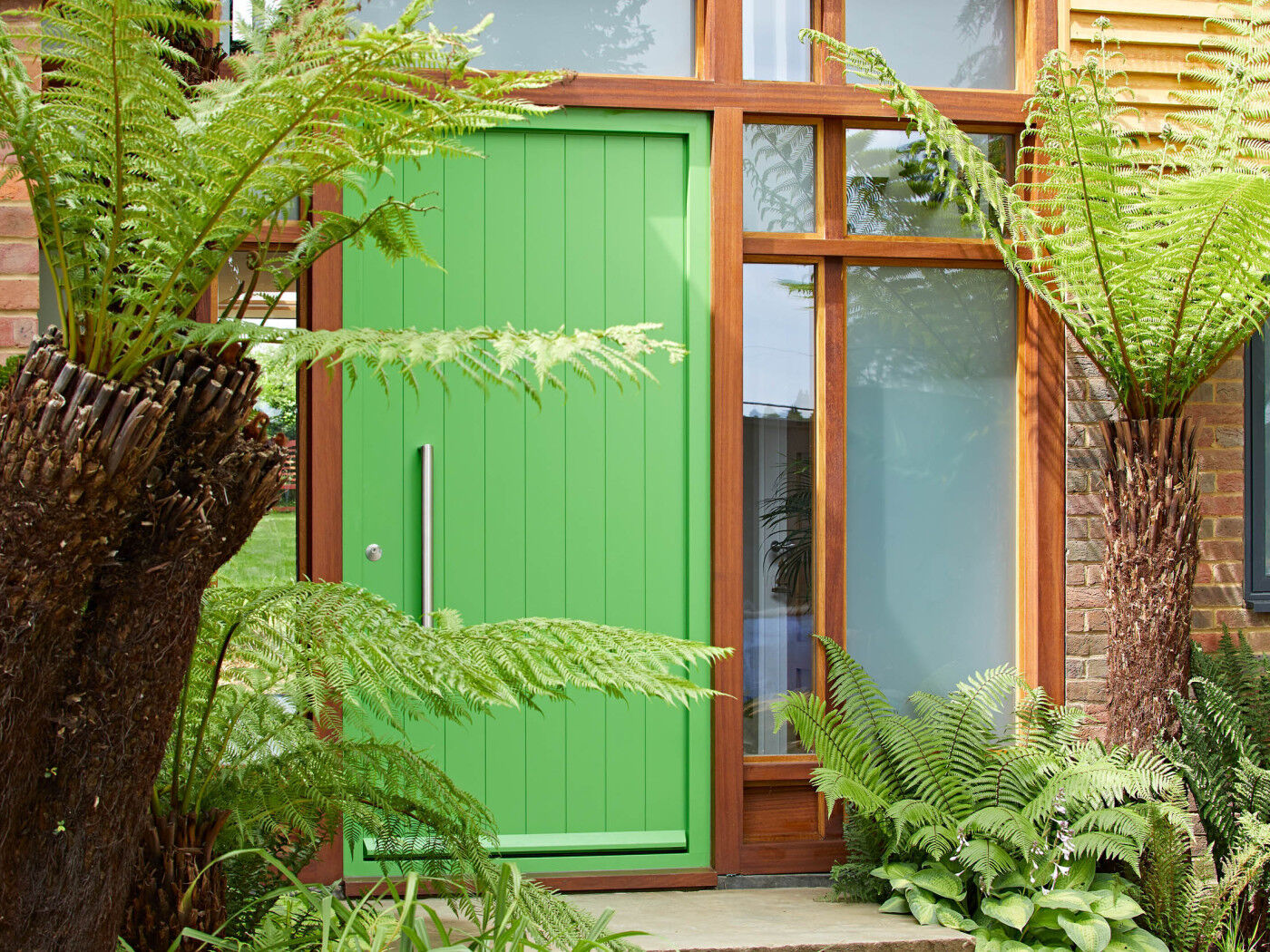 While an abundance of greenery adds to the tropical theme