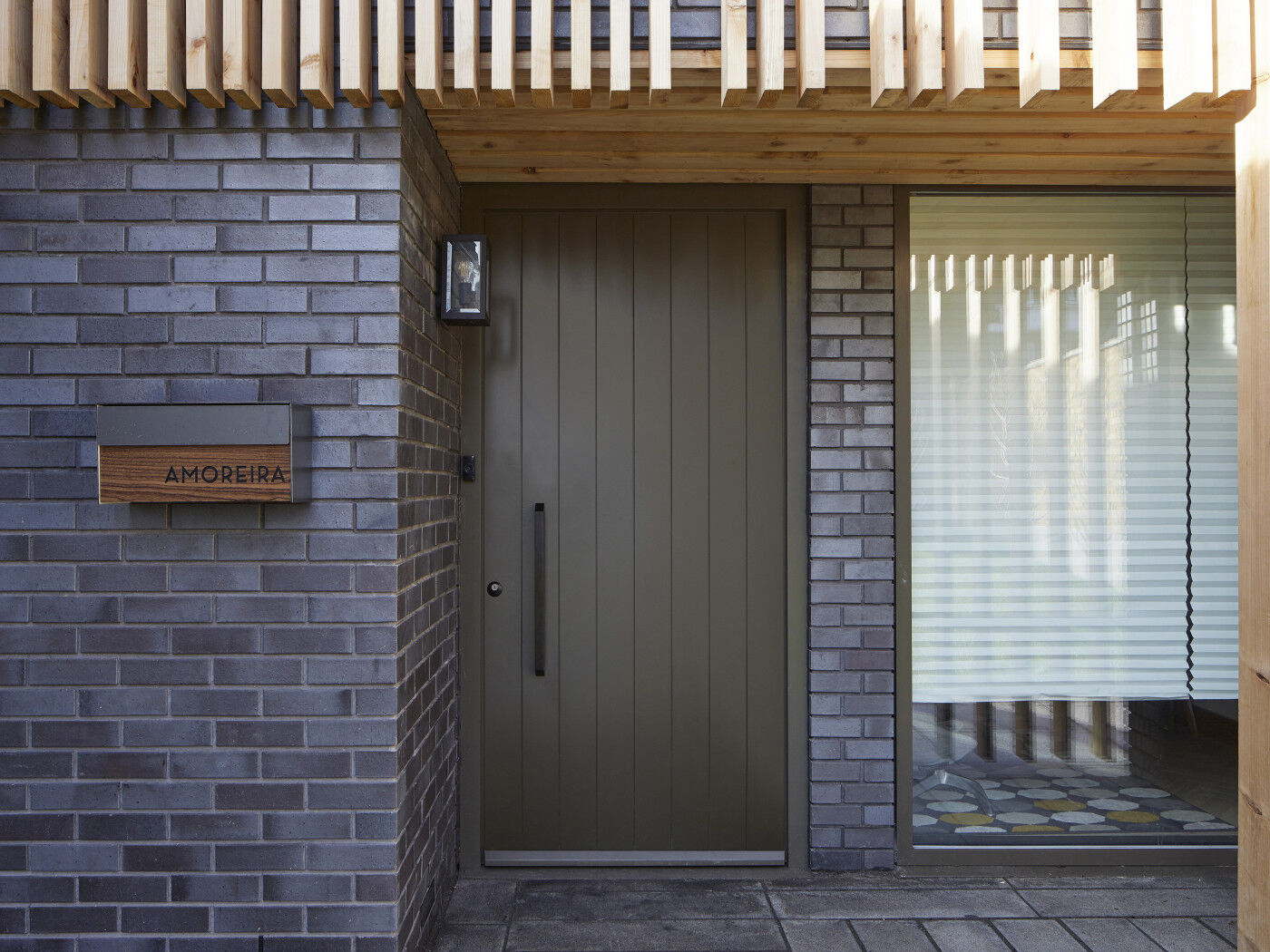 This is a great example of how a series of neutral colour tones can be both subtle and striking