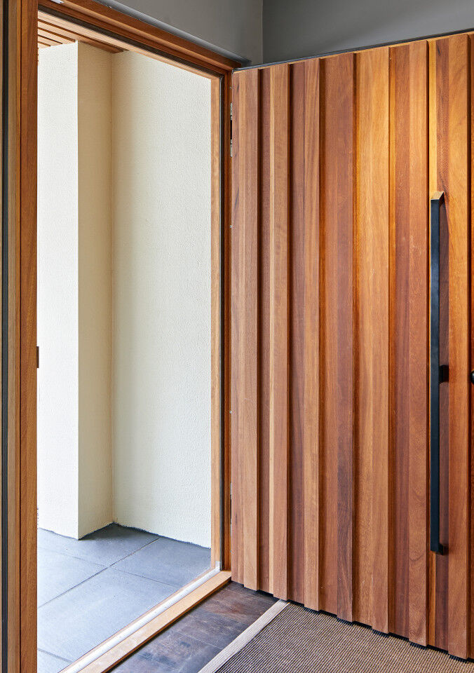 ridge e98flush hinged in iroko with option11a and matching black glass side panel