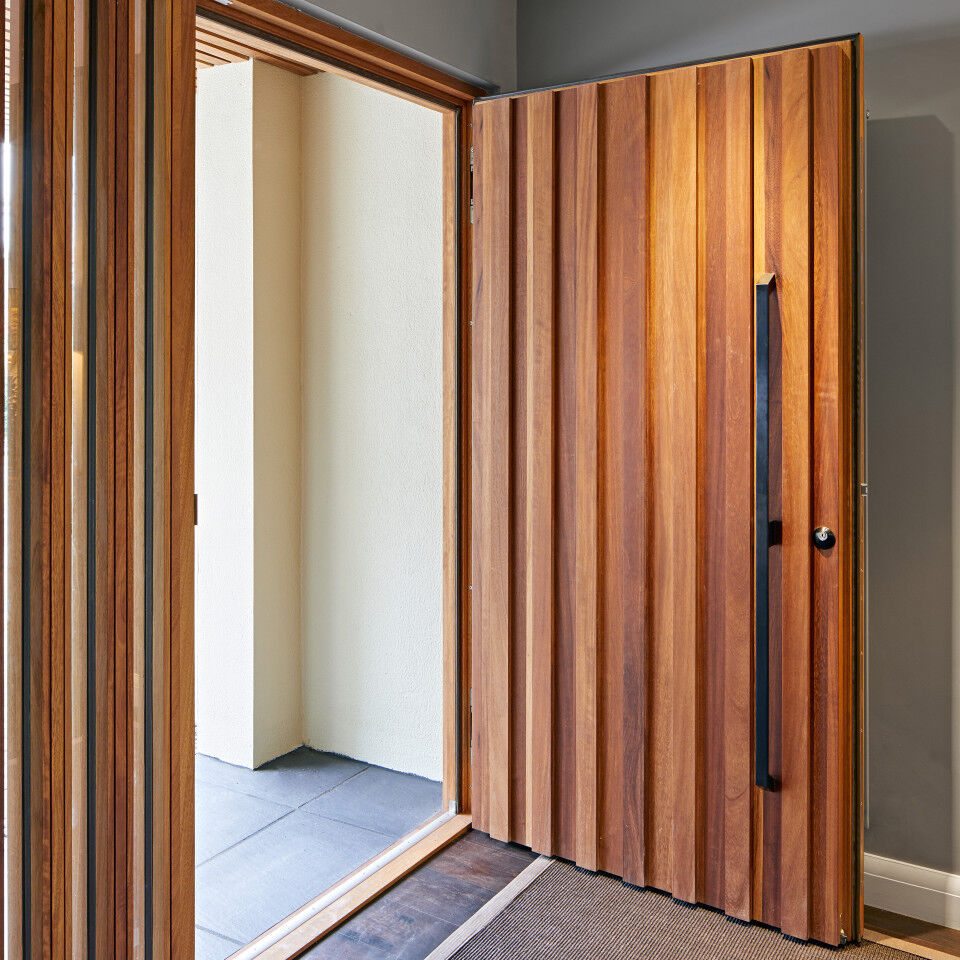 ridge e98flush hinged in iroko with option11a and matching black glass side panel