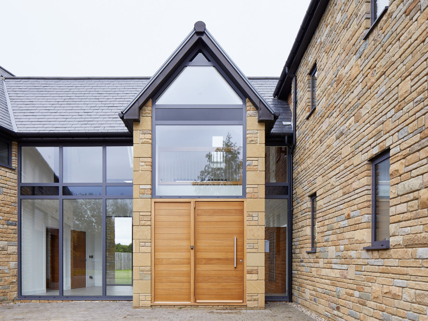 Parma e80 pivot | iroko | wood side panel | option 8 handle