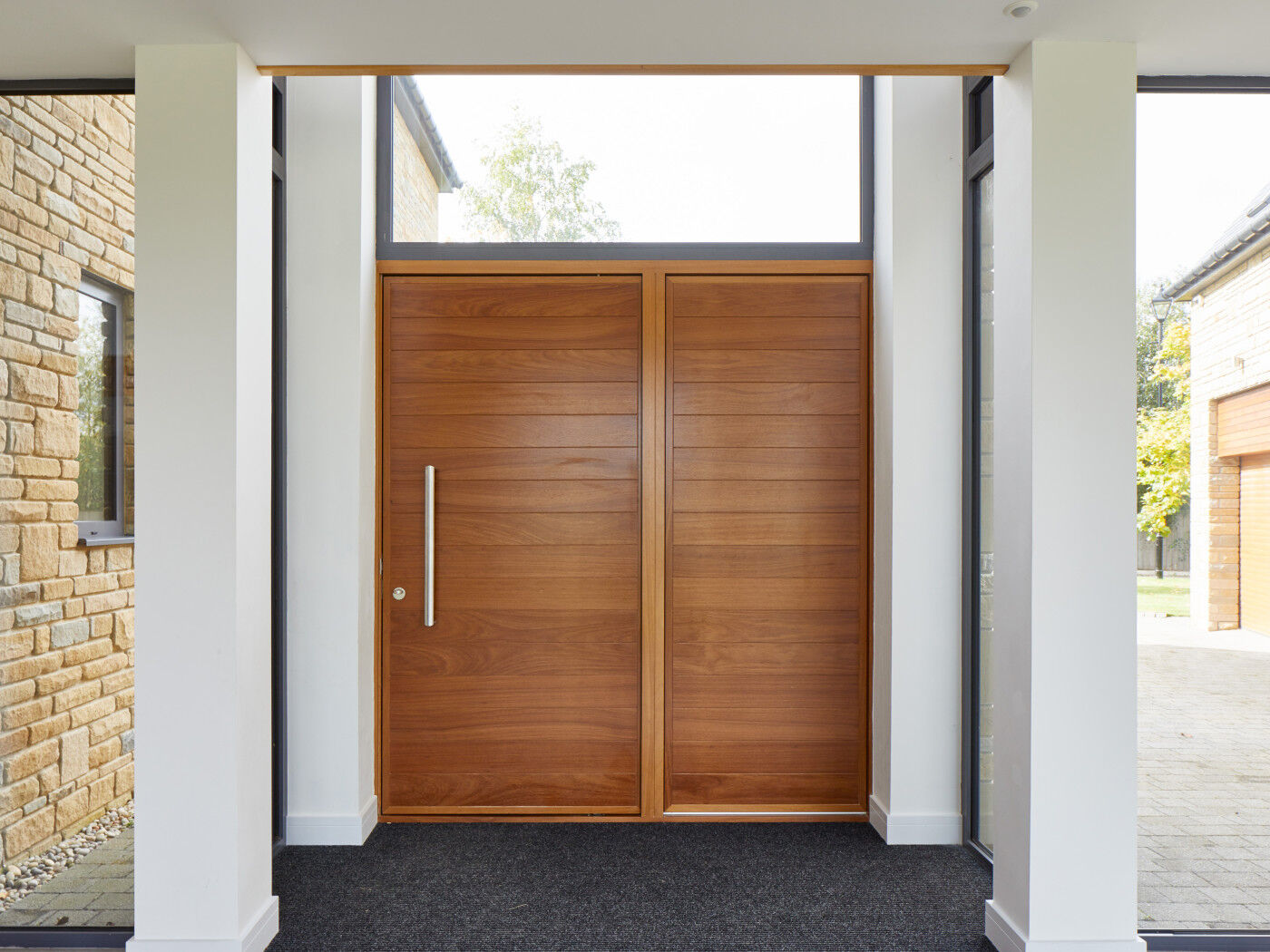 Parma e80 pivot | iroko | wood side panel | option 8 handle