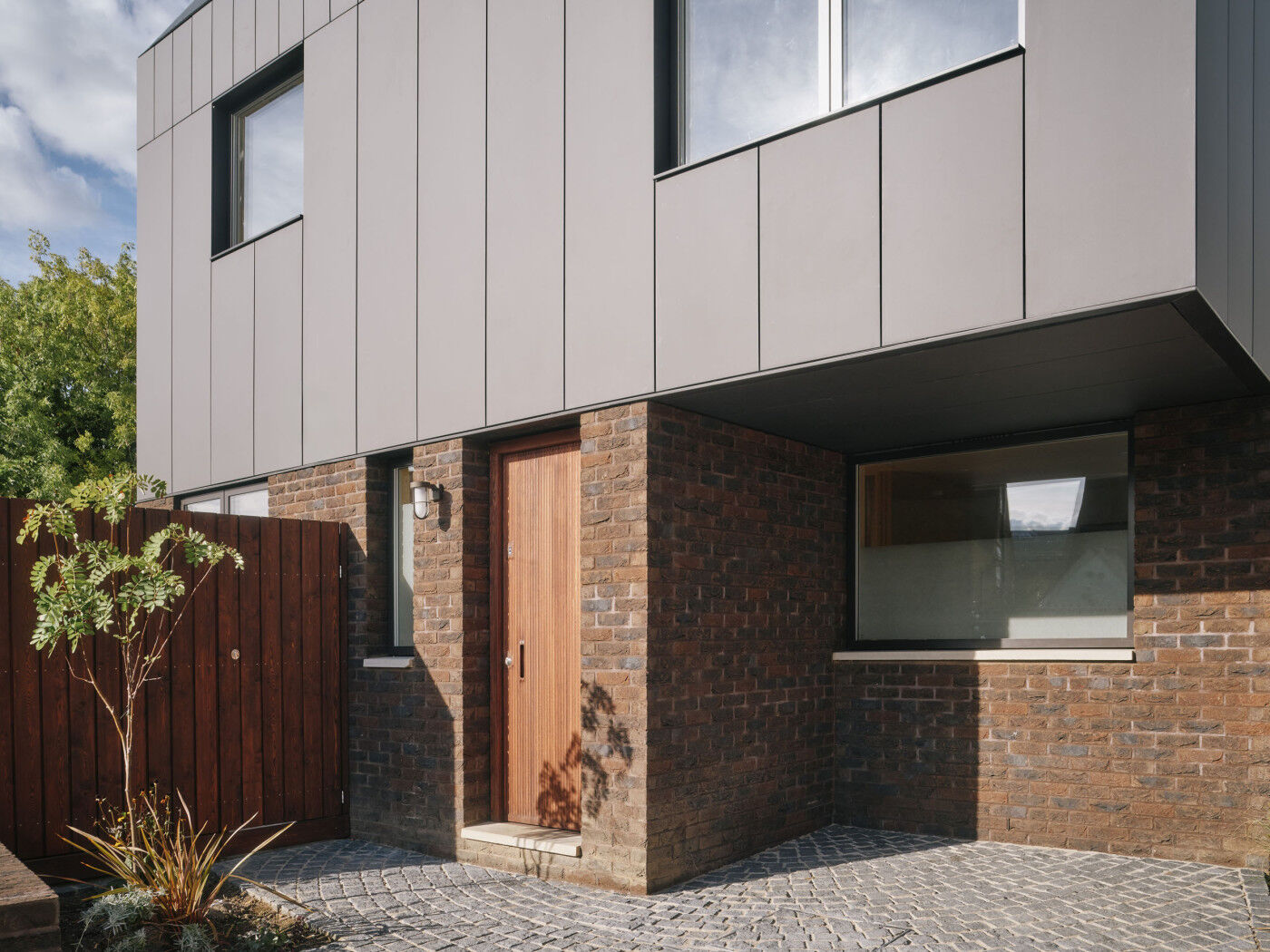 Finished in a special oil, the tactile Reed in oak blends with the warm brick.