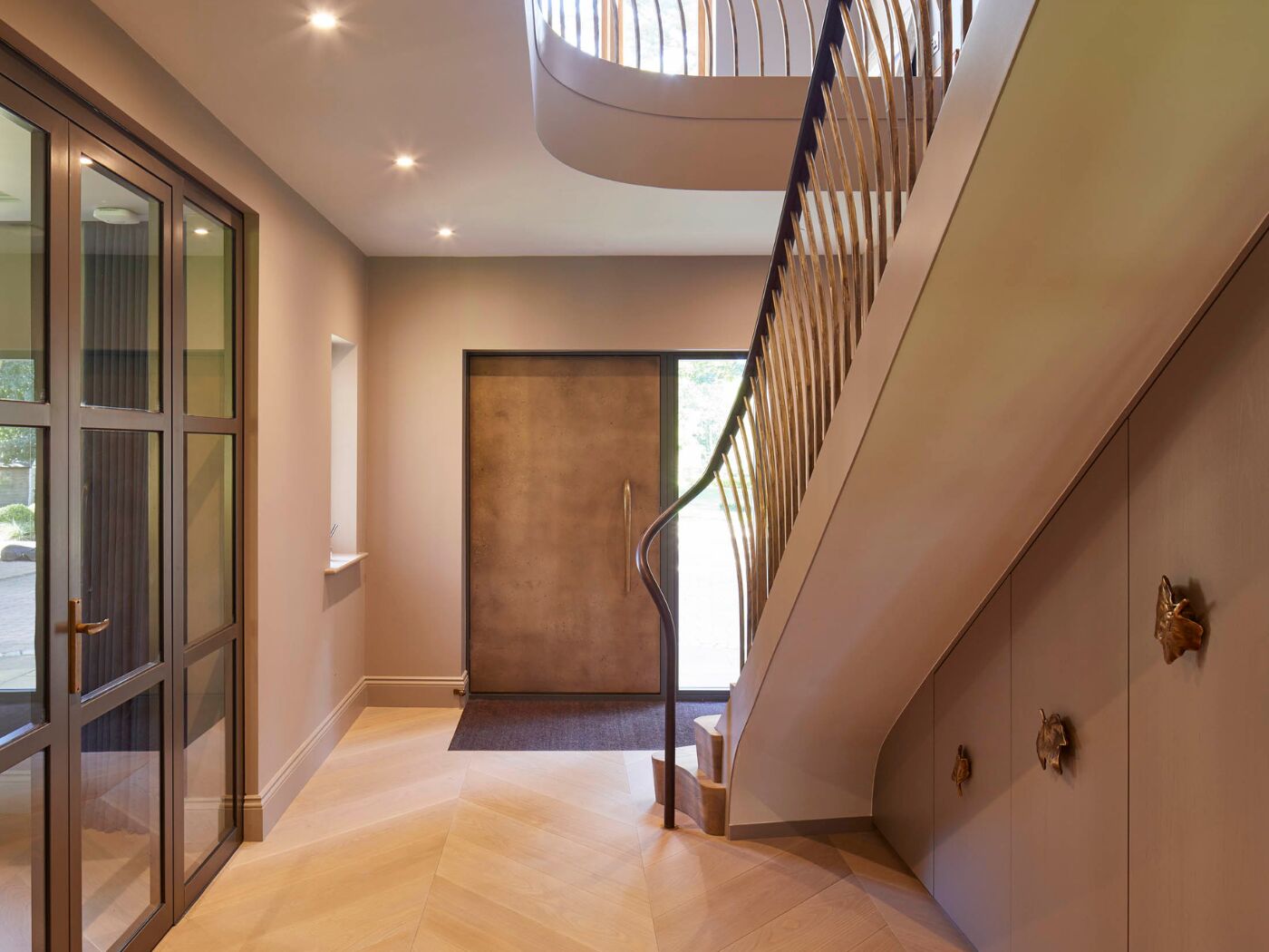 Landscape bronze door hallway Urban Front