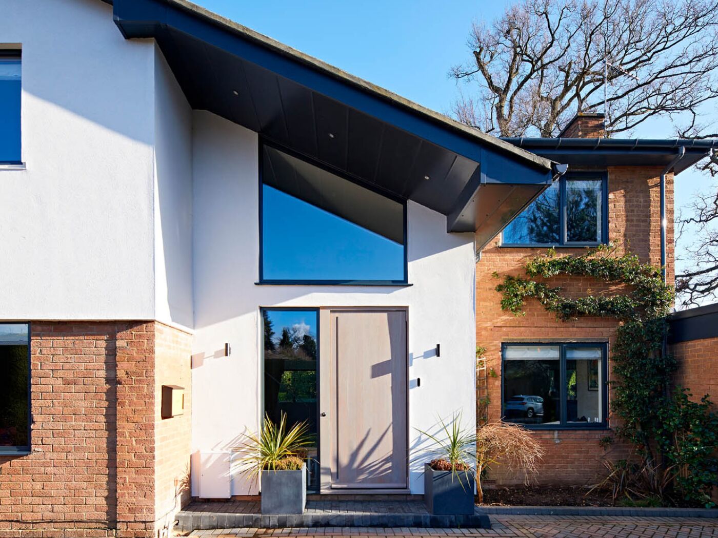 The oak door finished in grey oil with a concealed handle is elegant and contemporary.